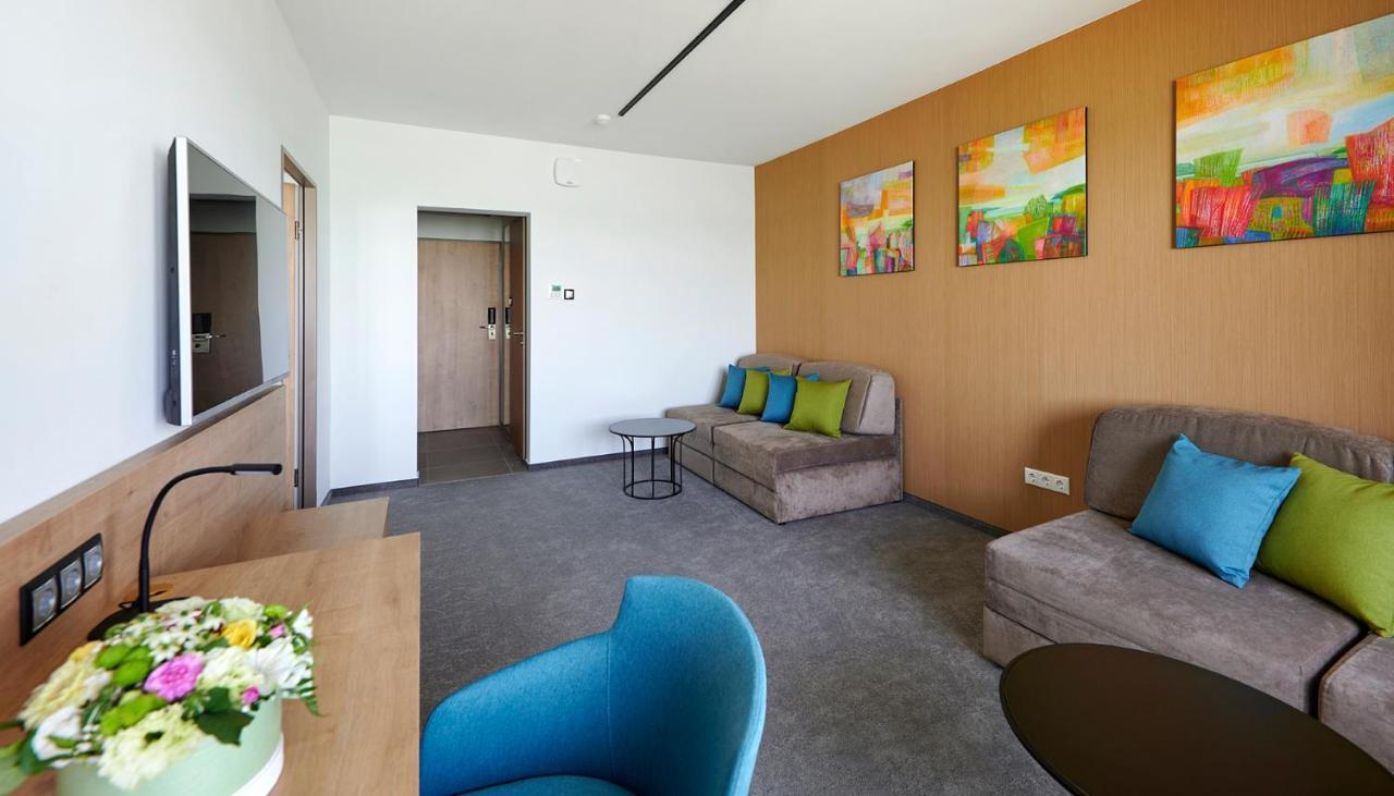 Hotel Otp บาลาตอนเซเมช ภายนอก รูปภาพ